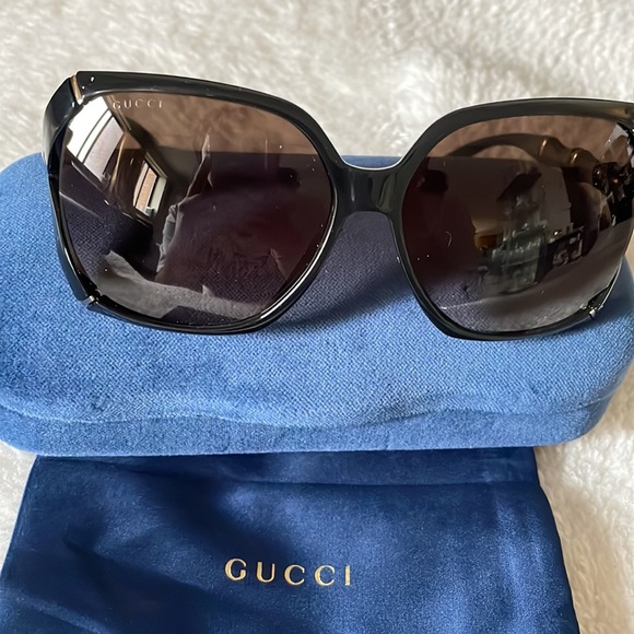 Authentic Gucci Oversize Gradient Sunglasses 🤗 - Picture 3 of 5